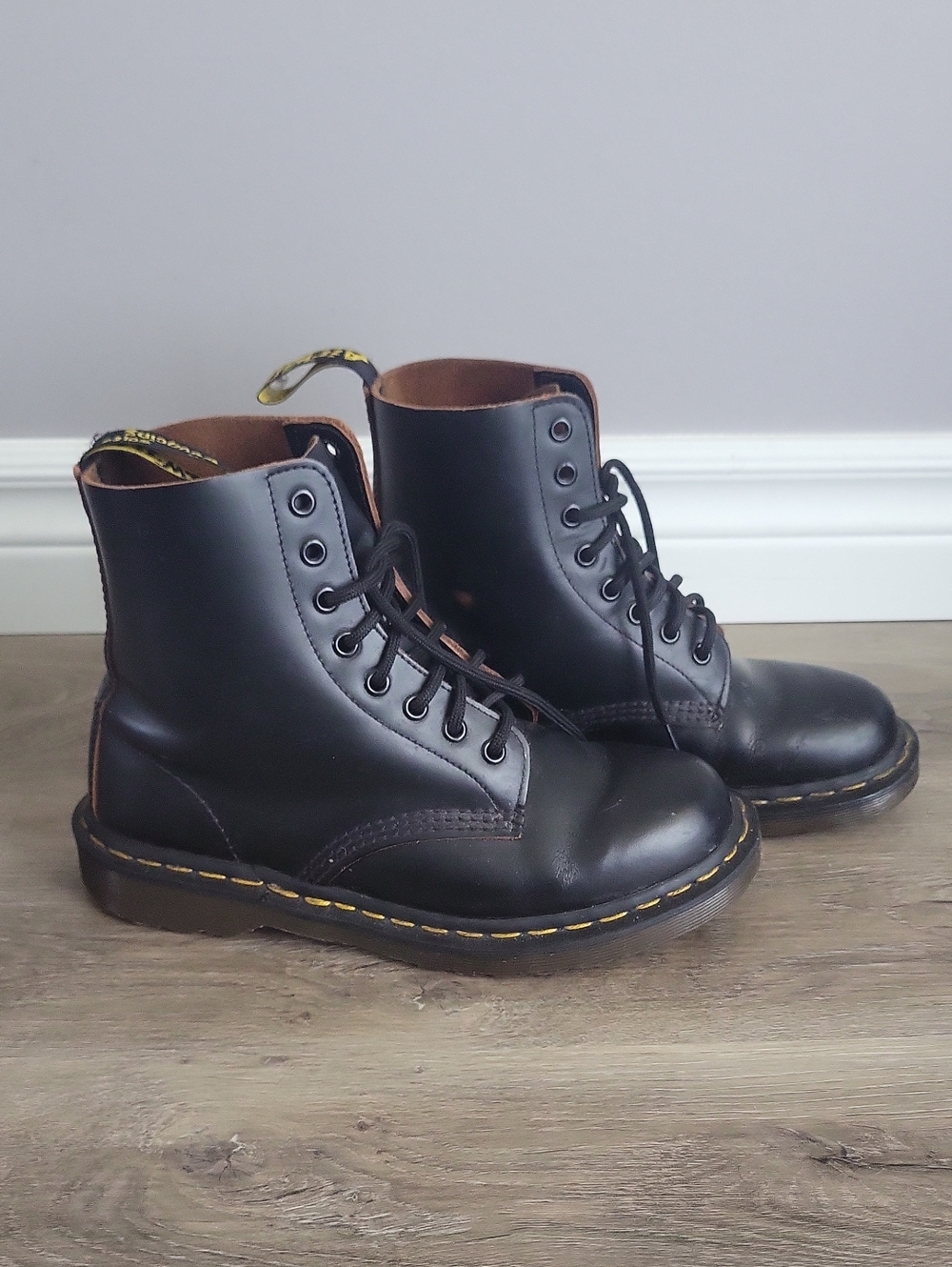 Vintage Dr. Martens Made in England Black Boots – Size 8.5